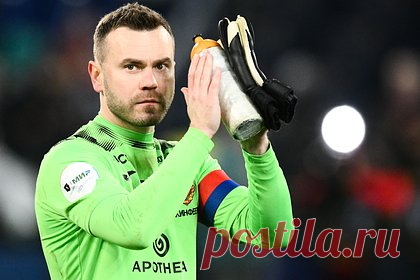 Глава РПЛ назвал человека года в российском футболе. Президент Российской премьер-лиги (РПЛ) Александр Алаев выбрал человека года в российском футболе. Он назвал таковым вратаря московского ЦСКА Игоря Акинфеева. В текущем сезоне РПЛ футболист сыграл в 15 встречах. Голкипер пропустил 20 мячей и провел четыре матча всухую.