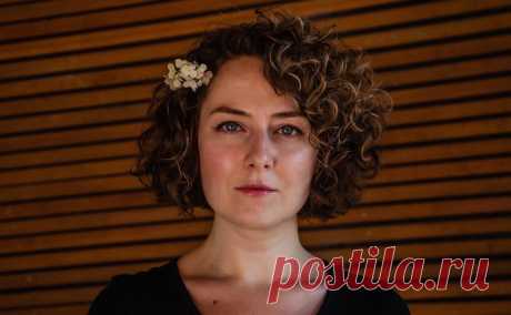 Актриса Ломакина уволилась из театра после шутки о карельском языке. Актриса Валерия Ломакина, рассказавшая шутку про непопулярность карельского языка, заявила, что увольняется из театра.