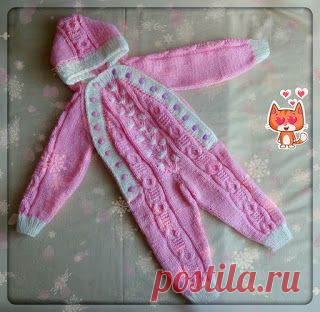 Розовый комбинезон спицами для малыша 1 года