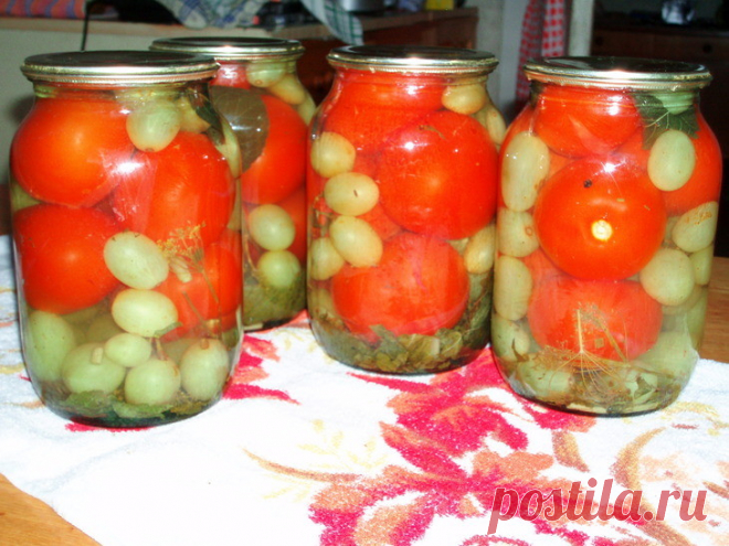 Маринованные помидоры с виноградом на зиму:рецепт