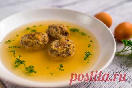 Клёцки из куриной печени.
Вкуснейшие клёцки из рубленной куриной печени, подаем в курином бульоне.