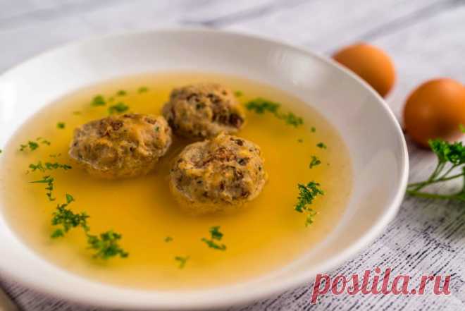 Клёцки из куриной печени.
Вкуснейшие клёцки из рубленной куриной печени, подаем в курином бульоне.