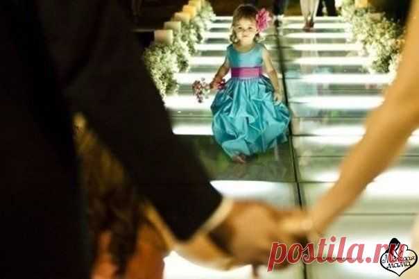 Кого ты любишь больше маму или папу?!
- Маму и папу!
- А больше?!
- А больше никого!