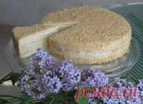Сметанный торт

Это простое, но в то же время очень вкусное лакомство. Подходит для повседневного чаепития. При желании вы можете украсить торт тертым шоколадом, свежими ягодами и фруктами, взбитыми сливками, сгущенкой или зефиром - каждый раз он будет выглядеть по-новому и иметь неповторимый вкус.

Ингредиенты:
Показать полностью…