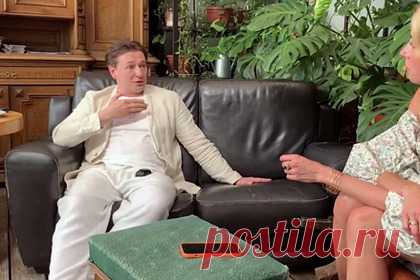 Безруков заявил об отсутствии дискриминации ЛГБТ в России. Актер Сергей Безруков заявил об отсутствии в России дискриминации представителей ЛГБТ-сообщества. «Если в Америке, извините, в некоторых штатах людей стреляют, у нас этого нет. Это особенность, поэтому давайте оставим это за рамками этой особенности», — сказал российский артист.