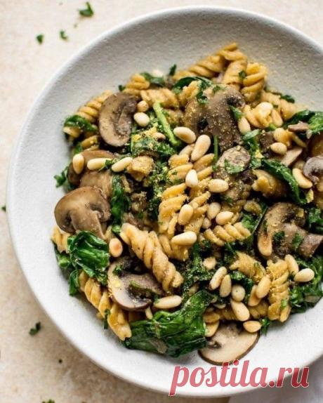 Паста с грибами и шпинатом