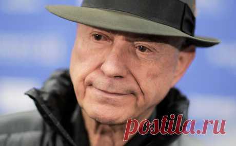 Умер актер из «Русские идут, русские идут!» Алан Аркин. Американский актер Алан Аркин снялся более чем в 100 фильмах и сериалах, в том числе в лентах «Уловка-22», «Эдвард руки-ножницы» и «Маленькая мисс Счастье»