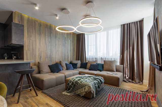 «В этой квартире живет молодой бородатый парень со своей семьей, у него было много пожеланий к будущему интерьеру, но гланое звучало примерно так: квартира, в которой можно кайфовать». Читайте статью Андрея Колесникова о квартире в стиле русского минимализма с тотальной перепланировкой »
