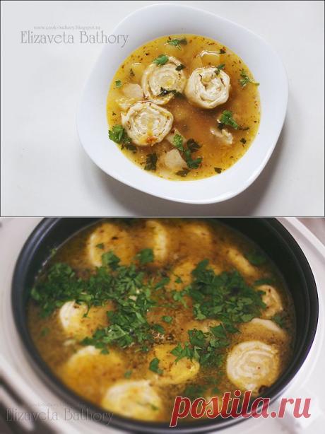 Куриный суп с сырными рулетиками.