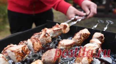 Шеф-повар Разбоев посоветовал мариновать мясо для шашлыка не более 1—3 часов. Бренд-шеф команды TanukiFamily Алексей Разбоев рекомендовал мариновать мясо для шашлыка не более 1—3 часов. Читать далее