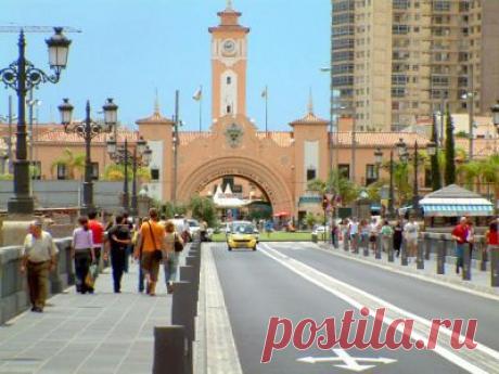 Остров Тенерифе — Канарские острова прекрасно подходят для посещения их на протяжении всего года. Круглый год туристов здесь ждут прекрасные условия отдыха на морских курортах и для прогулок в горах. Туристический сезон на острове Тенерифе длится с конца апреля до первых чисел октября, а в феврале основное количество туристов собирает Карнавал де Тенерифе, что проходит до середины марта.