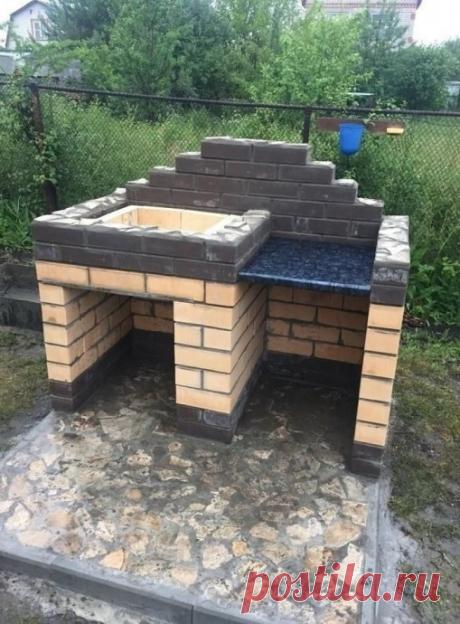 ​Мангал из огнеупорных кирпичей Мангал из огнеупорных кирпичейТакой мангал будет служить и детям, и внукам.