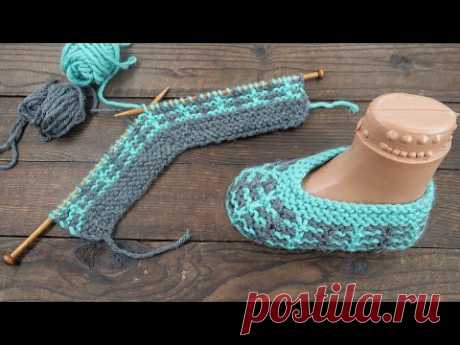Двухцветные детские следки спицами 👟 Two-color baby slippers knitting pattern