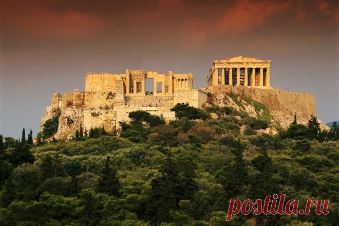 Афины - античность во плоти Невозможно представить себе человека, побывавшего в Афинах и не посетившего Акрополь. Возвышающийся над Афинами, он является вечным напоминанием современным афинянам и гостям города о древней цивилизации, в значительной мере определившей некогда ход всей истории. На вершине Акрополя...