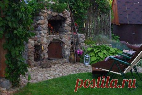 Дача: отличный "пользовательский" ландшафт Рассказ Михаила из Минска:
— Дача находится в 11 км от Слуцка, в совсем небольшой деревеньке, где примерно половина домовладений — дачные. Участок — 40 соток. Сколько помню себя, все выходные проводил...