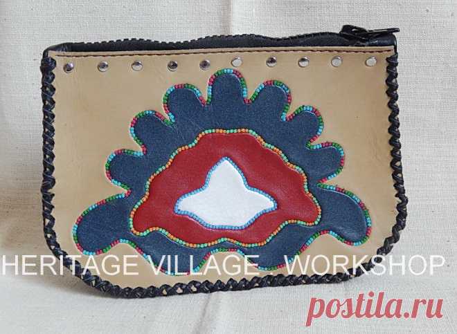 Татарский орнамент на кожаной косметичке . Татарская узорная кожа . Handmade leatherbag with tatar ornament . #косметичка , #татарский_орнамент , #tatarstan , #татарстан , #узорная_кожа , #кожаная_мозаика , #ичижный_шов , #кожа , #ручная_работа , #ремёсла_татарстана , #сумка , #leathercraft , #казань , #kazan , #кожаная_сумка , #сумки_ручной_работы , #leather_handbag