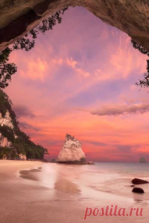 Cathedral Cove, New Zealand, by Pawel Papis, on 500px. | Sandra приколол(а) это к доске Sunrise ☼ Sunset