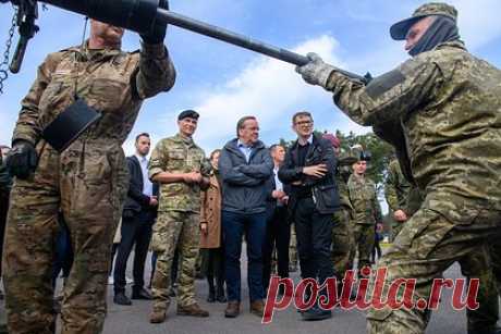 Военный аналитик объяснил финансирование обучения ВСУ в Европе. Военный аналитик, руководитель Бюро военно-политического анализа Александр Михайлов рассказал журналистам, что западные государства активно финансируют обучение Вооруженных сил Украины (ВСУ), чтобы создать видимость участия в делах Киева и избежать темы поставок техники.