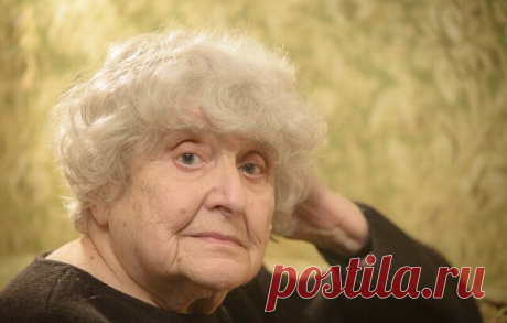 «Таблетки оптимизма» от 86-летней Инны Бронштейн, которые надо прочитать каждой взрослой женщине!

Лучшее средство вместо лекарств!

Инна Яковлевна Бронштейн – удивительная женщина. Ей уже далеко за 80. В прошлом она учитель истории… Живет в Минске. Стихи она начала писать уже в возрасте 80 лет, потеряв мужа и сына. И стихи эти, что самое удивительное, — лёгкие, юмористические и в то же время невероятно глубокие!

Прочитайте их — и вы получите заряд оптимизма:

1. Какое бл...