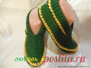 Тапочки - мокасины спицами

Пряжа   ALIZE  lanagold   49% -шерсть.  51% - акрил  в  100гр. - 240м.   р. 40.   спицы № 3 ,начинаем  вязание с подошвы

   Делаем  выкройку своей ступни  ( на бумаге обводим ступню карандашом и по контуру  вырезаем ). Проводим линии по самой широкой части   пятки и мыска  -  на этой выкройке 2 вертикальные синие линии.
Показать полностью…