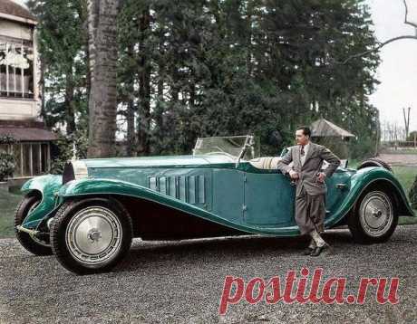 Bugatti Royale
12-литровый двигатель, мощность 300 л/с. Длина автомобиля - почти 6,5 метров. 
1932 год. А рядом Jean Bugatti - старший сын Ettore Bugatti. Таких машин было сделано всего 6, а продано 3.