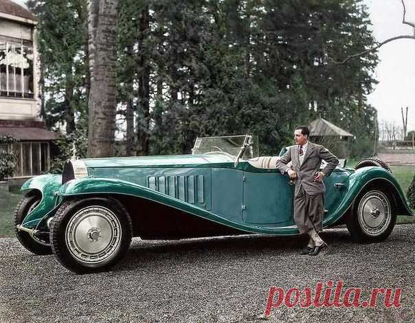 Bugatti Royale
12-литровый двигатель, мощность 300 л/с. Длина автомобиля - почти 6,5 метров. 
1932 год. А рядом Jean Bugatti - старший сын Ettore Bugatti. Таких машин было сделано всего 6, а продано 3.