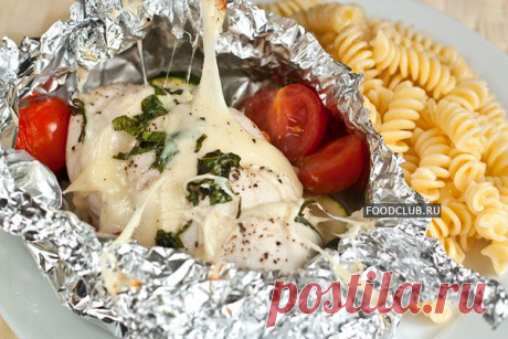 Куриные грудки, запеченные в фольге с овощами