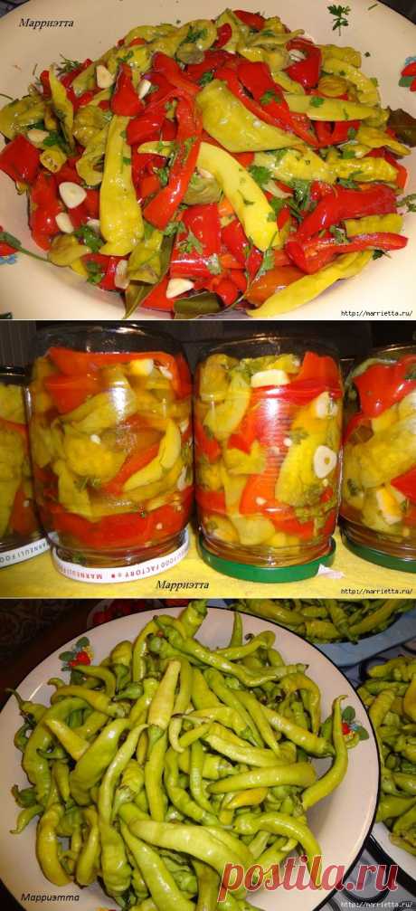 Маринованное ассорти: болгарский и стручковый зеленый перец.