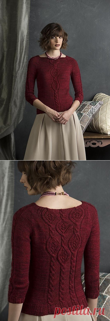 Бордовый пуловер, связанный спицами.