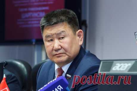 «При крахе пенсионной системы меняют правительство, а не пенсионной возраст». В Совете Федерации нашелся смелый сенатор из Бурятии Вячеслав Мархаев, который не побоялся огненно выступить против пенсионной реформы. Матвиенко его тут же отчитала.Против повышения пенсионного возра…
