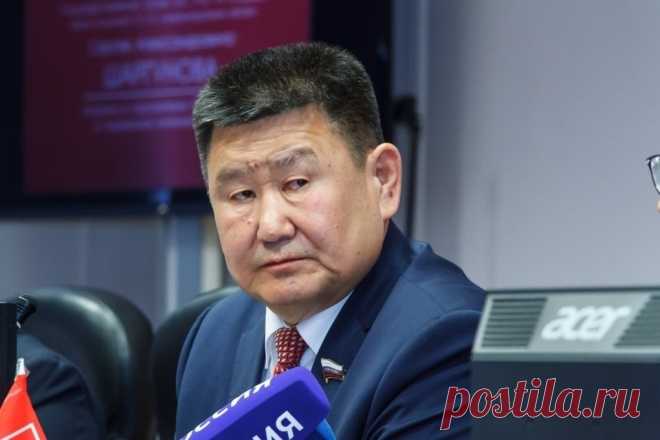 «При крахе пенсионной системы меняют правительство, а не пенсионной возраст». В Совете Федерации нашелся смелый сенатор из Бурятии Вячеслав Мархаев, который не побоялся огненно выступить против пенсионной реформы. Матвиенко его тут же отчитала.Против повышения пенсионного возра…
