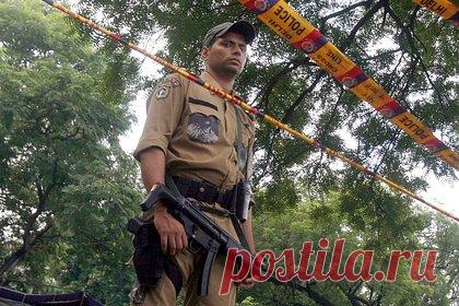 Женщина организовала убийство родителей мужа ради побега с любовником. Женщина из Дели спланировала убийство и ограбление свекров ради новой жизни с любовником. Моника впустила любовника и его приятеля в дом вечером накануне трагедии. Ночью мужчины зарезали родителей мужа и украли деньги, хранившиеся в доме после продажи недвижимости. Женщину задержали, убийц разыскивает полиция.