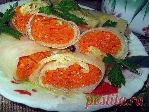 ЗАКУСОЧНЫЕ ГОЛУБЦЫ. 

Замечательная и оригинальная холодная закуска, которая порадует любителей домашних солений и маринадов. Смотрится очень красиво на праздничном столе. 

Продукты: 14-16 средних листьев капусты, 5-6 шт. моркови, 2 головки чеснока, соль, перец по вкусу.
Показать полностью…