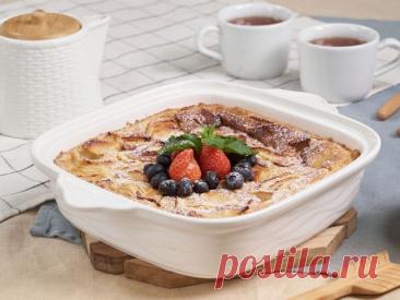 Цветаевский пирог с яблоками – пошаговый рецепт приготовления с фото По одной из версий цветаевский яблочный пирог появился в семье поэтессы Марины Цветаевой. О сметанно-яблочных пирогах писала ее сестра.