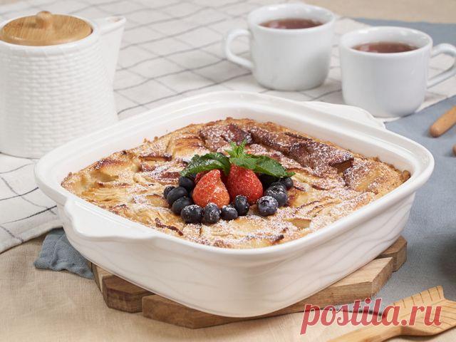 Цветаевский пирог с яблоками – пошаговый рецепт приготовления с фото По одной из версий цветаевский яблочный пирог появился в семье поэтессы Марины Цветаевой. О сметанно-яблочных пирогах писала ее сестра.