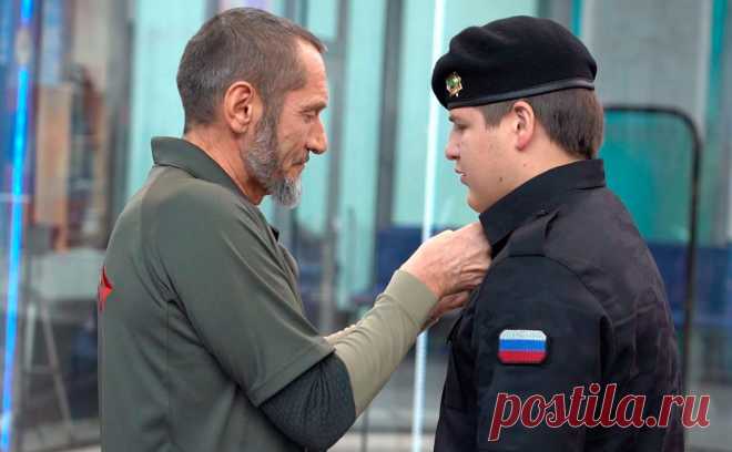 Адаму Кадырову вручили еще один орден и медаль. Сын главы Чечни Рамзана Кадырова 15-летний Адам получил орден «Трудовая доблесть России» и медаль «За вклад в развитие Российского университета спецназа» I степени.