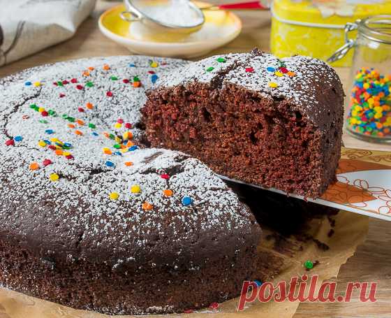 Crazy Cake - Пирог без яиц Ну что, дорогие мои. Пришло наконец-то время постной выпечки во Вкусном блоге  От пирога, рецептом которого я хочу поделиться с вами сегодня, я не ждала ничего особенного. Но в заявках от читателей он был, да и пост на дворе -  я приняла волевое решение приготовить тот самый американский Crazy Cake, в составе которого - [...]