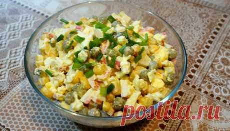 Очень вкусный салат из крабовых палочек.
