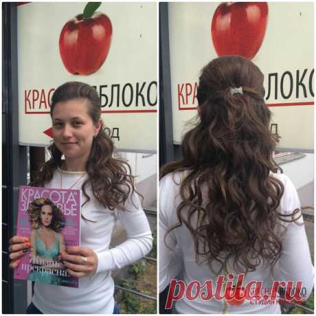 Такая прическа💁 на длинные волосы подойдет👍 для повседневного ношения, а маленький сияющий бантик🎀 сделал её нарядной👗. Красивейшие локоны✨ от стилиста Альбины🌸 м.Кузьминки