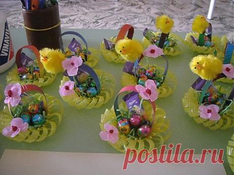 Пасхальные корзинки из пластиковых стаканчиков.