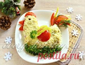 Новогодний салат в виде петуха