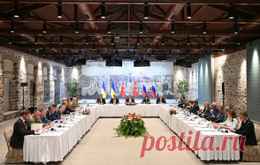 Киев официально остановил мирные переговоры с Москвой. Замглавы украинского МИД Сергей Кислица отметил, что прошлый раунд завершился без существенного прогресса