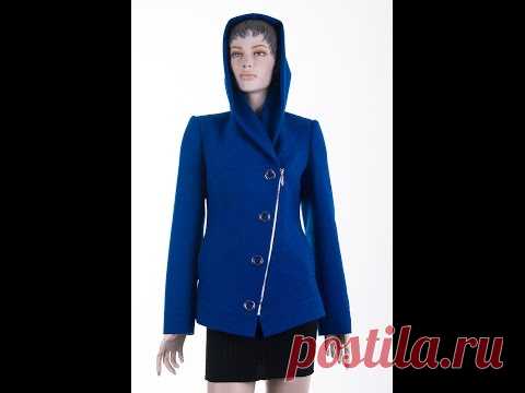 Куртка с капюшоном.