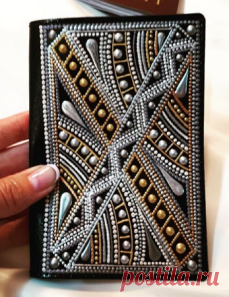 Точечная роспись. Мурманск. в Instagram: «А вот и новая обложка для паспорта. Как мне кажется, подойдет для мужского паспорта. Хотя и на женский тоже можно одеть😊. Такой…»