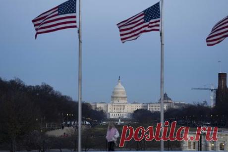 В США назвали ситуацию с мигрантами в Техасе ловушкой для американцев. Гражданам Соединенных Штатов не стоит самим пытаться решать вопрос с мигрантами в Техасе, чтобы не попасть в ловушку властей. Об этом заявила американская журналистка Томи Ларен в соцсети X. Ларен считает, что американские власти «устроят шестое января», если люди начнут приезжать к границе.