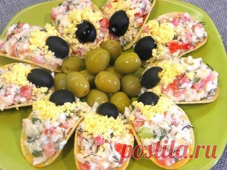 ТОП - 6 самых красивых и вкусных закусок
1.Сырная закуска на чипсах
2. Канапе "Божьи коровки"
3.Быстрая и вкусная закуска - бутерброды с семгой и красной икрой! 4.Острая сырная закуска
5.Удивительные пчелки
6. Закуска "Мухоморчики"