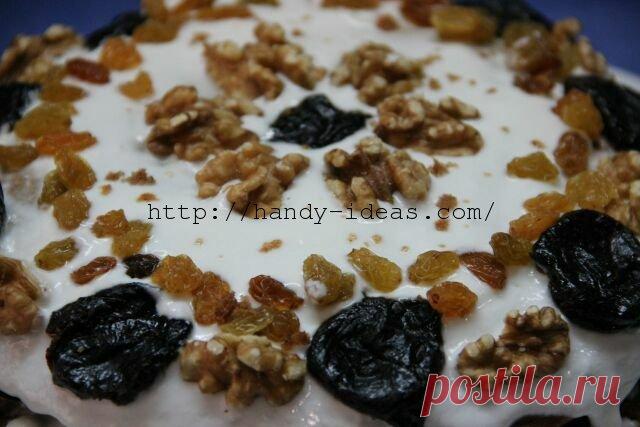 Медовый торт с черносливом. Сладкая выпечка своими руками.