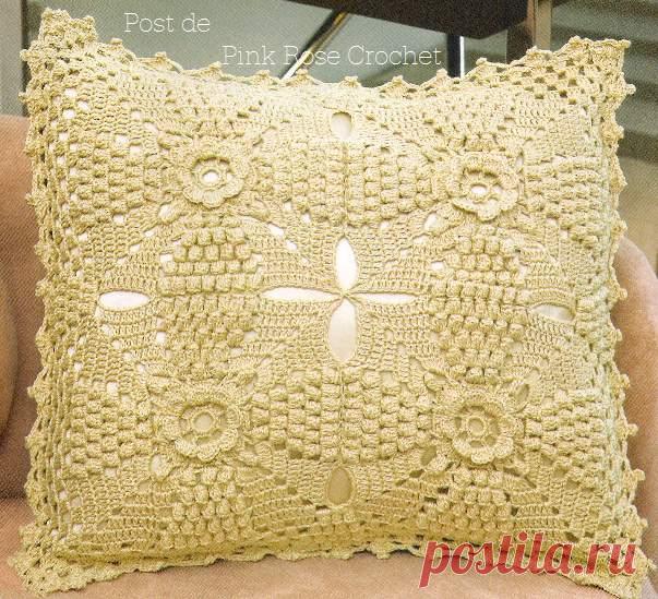 Ажурные подушки из квадратных мотивов — Рукоделие