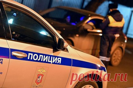 Восьмилетний школьник пропал во время прогулки в российском городе. В Екатеринбурге сотрудники полиции разыскивают восьмилетнего школьника, пропавшего во время прогулки. Мальчик ушел из двора на улице Колхозников. В последний раз ребенка видели в одном из городских магазинов в сопровождении двух взрослых мужчин. В полиции также поделились приметами пропавшего ребенка.