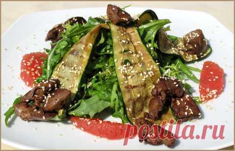 Теплый салат с куриной печенью